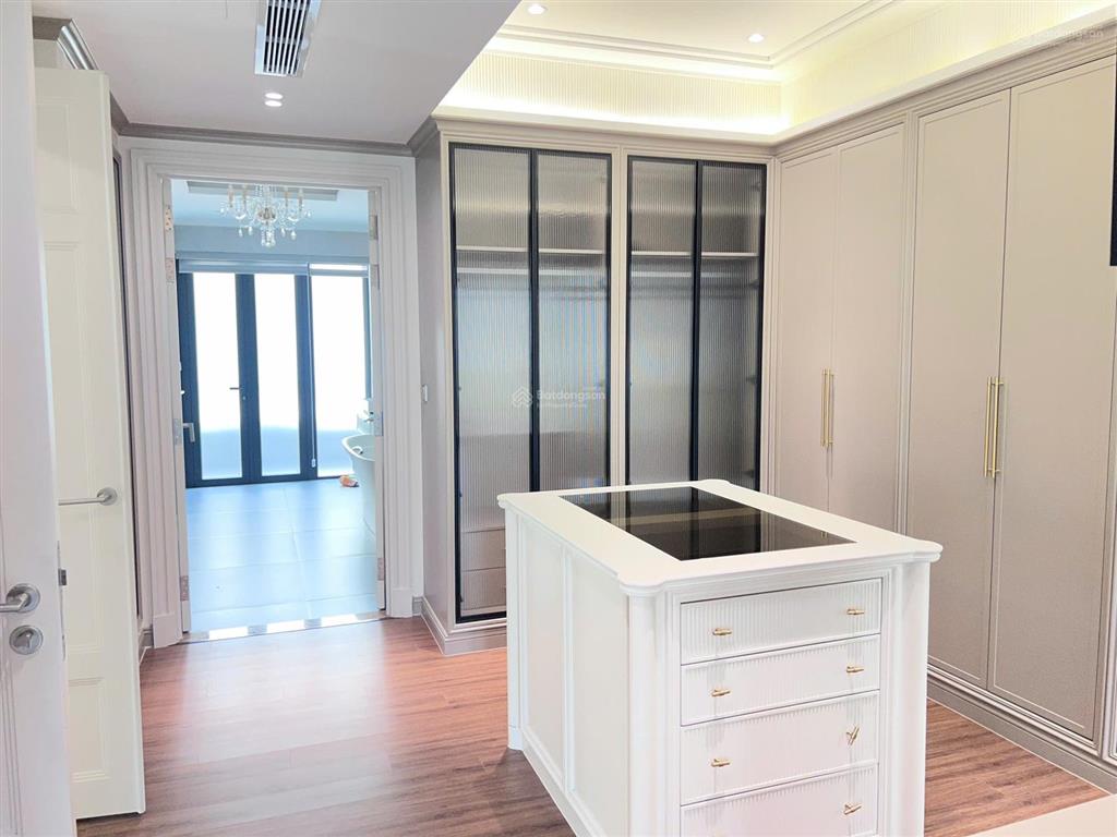 Cho thuê biệt thự vinhomes bason full nội thất dtsd 548m2 giá 10.000 usd