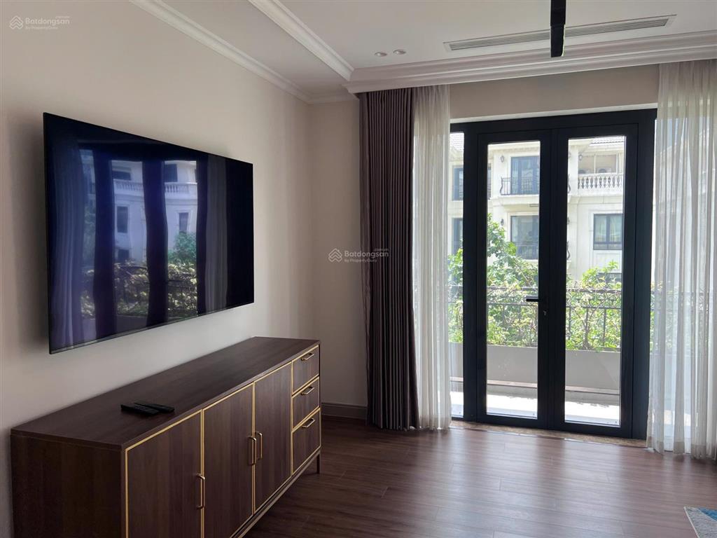 Cho thuê biệt thự vinhomes bason full nội thất dtsd 548m2 giá 10.000 usd