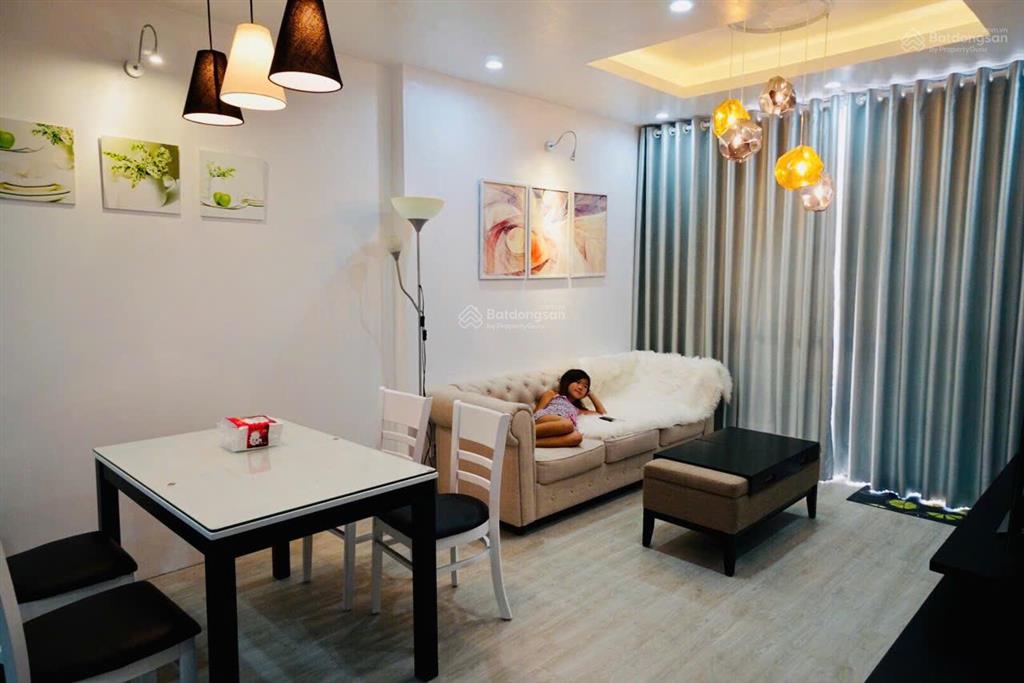 Cần bán căn hộ kingston 2pn, tầng cao, view thoáng, sổ hồng giá 7,99 tỷ full nội thất
