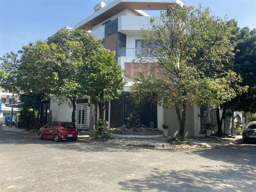 Bán nhà góc 2 mt công viên. bình tân. dt 8m x 15m, 3 lầu