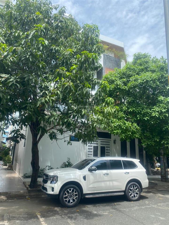 Bán nhà góc 2 mt công viên. bình tân. dt 8m x 15m, 3 lầu