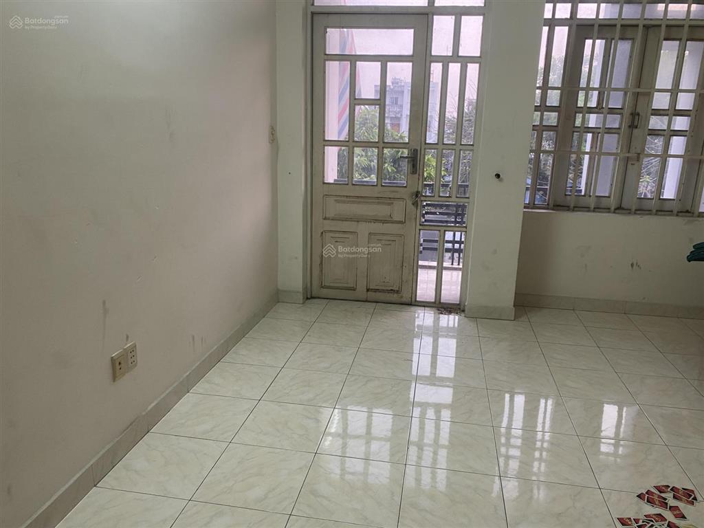 Hạ giá bán nhanh nhà gần trường đua phú thọ. dt 4x16. 3 lầu.