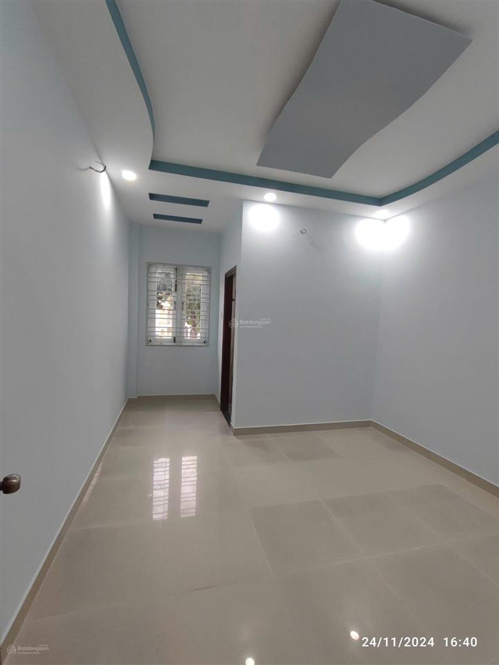 Hạ giá bán nhanh nhà gần trường đua phú thọ. dt 4x16. 3 lầu.