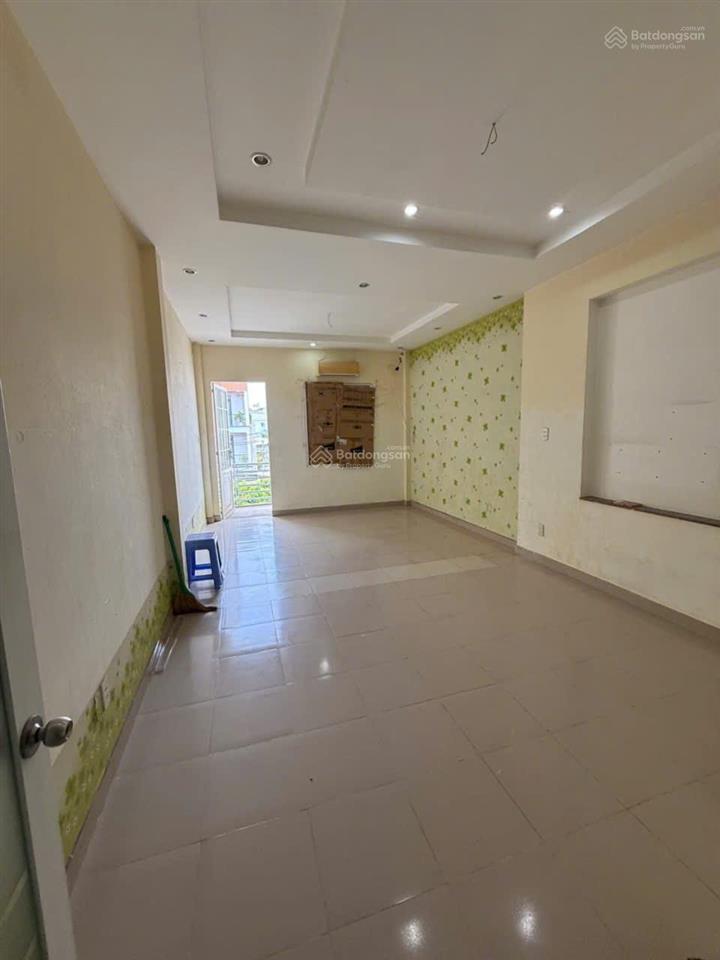 Cần bán gấp nhà 3 lầu bình phú, q6, khu nhà cao tầng, dân cư sầm uất, đường nhựa 14m thông