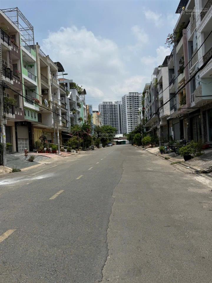 Cần bán gấp nhà 3 lầu bình phú, q6, khu nhà cao tầng, dân cư sầm uất, đường nhựa 14m thông