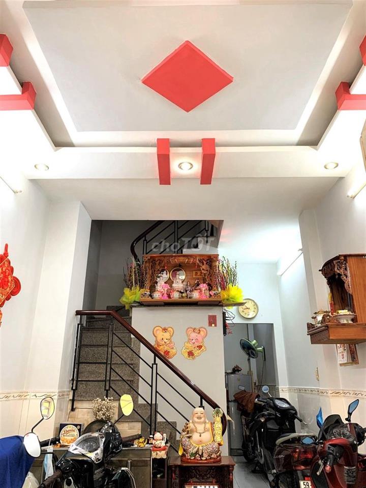 Bán nhà hẻm 4m Hậu Giang, 2 lầu sân thượng, nhỉnh 5 tỷ!