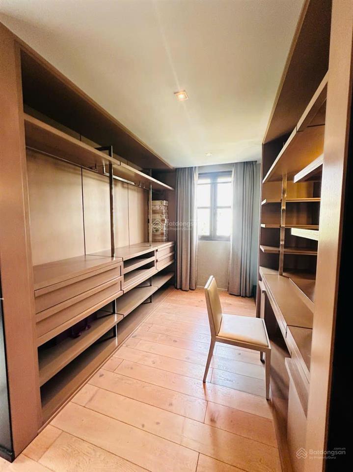 Bán biệt thự vinhomes central park, 200 tỷ, 275m2, 4pn, 5wc, 3 tầng, hướng đông nam