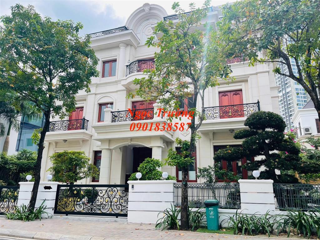 Bán biệt thự vinhomes central park, 200 tỷ, 275m2, 4pn, 5wc, 3 tầng, hướng đông nam