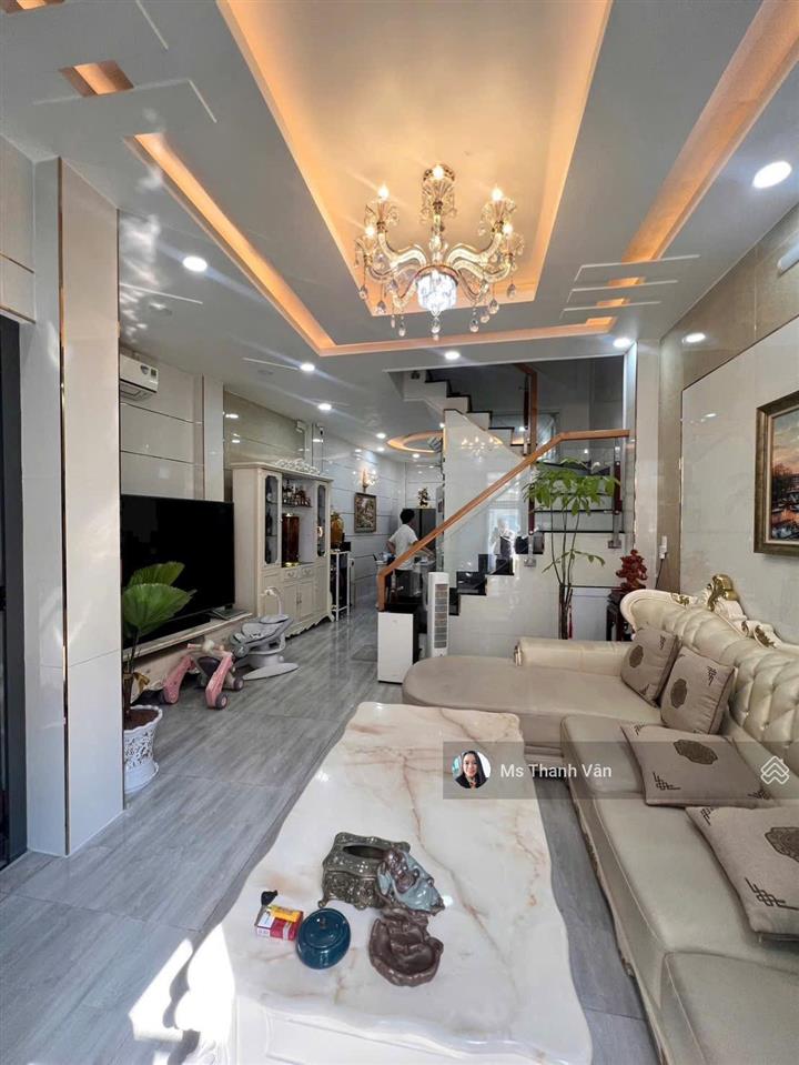 Lạc long quân 5,3x11.5m+4lầu đúc hẻm xe hơi sổ hồng chủ cho khách mua vay bank 8t giá bán thấp 9,9t