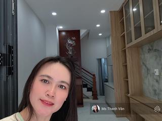 Chính chủ bán nhà quận 5 hẻm rộng khu vị trí vàng giá rẻ 5ty880 sổ hồng 2 lầu 3x10 0938 295 ***