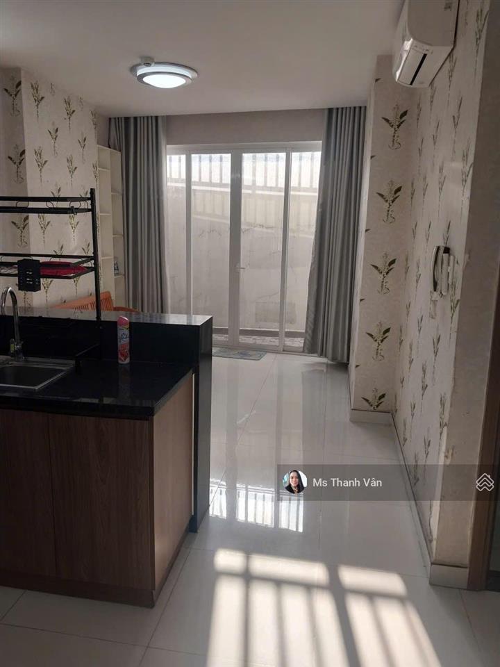 Chủ bán rẻ ko mua mua ở đâu nữa summer square q6 65m2 có ban cong6m giá 3.2tỳ à 0938 295 *** nhận nha