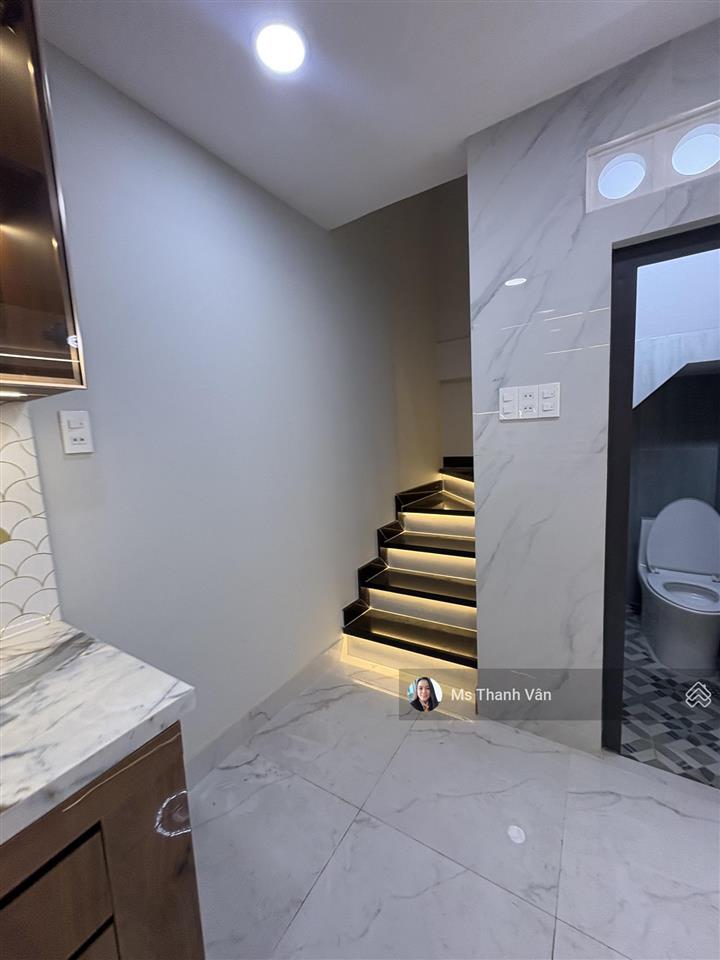 Chủ nhà 321 phạm văn chí giảm 5tỷ950 ngay chợ lớn dt tổng gần 180m2 có 4 lầu 5pn nhà mới 0938 295 ***