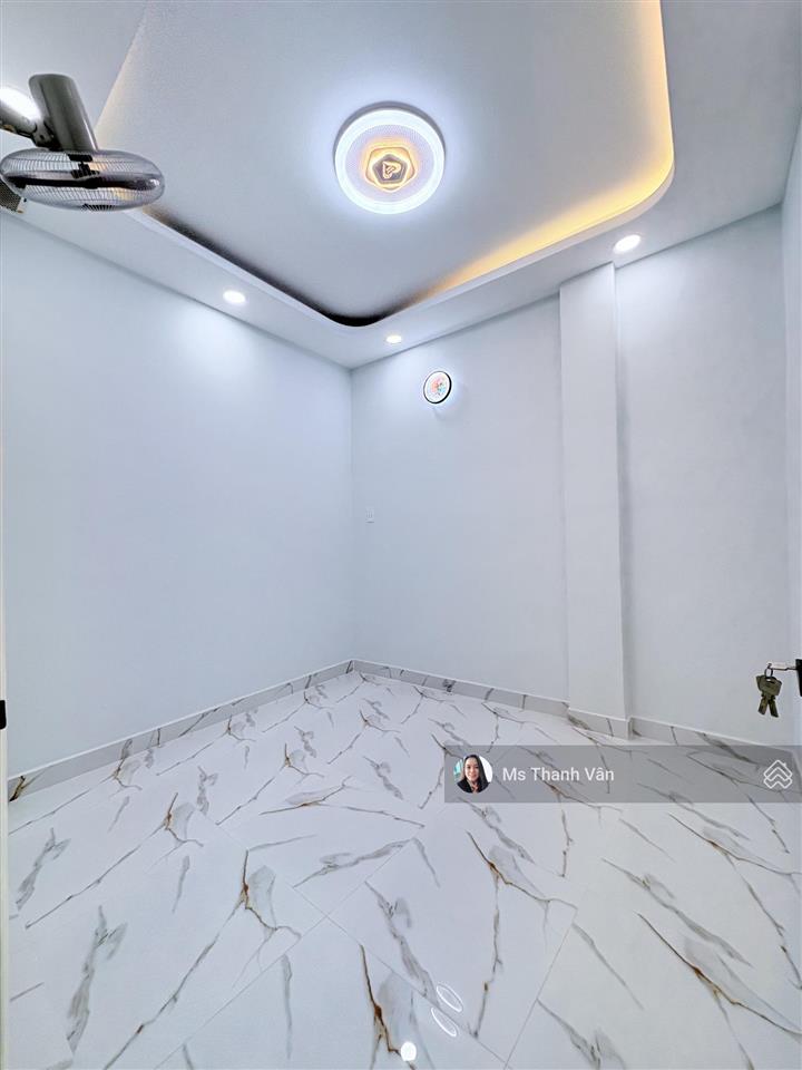 Chính chủ bán nàh lạc long quân trung tâm q 11 đầm sen 1 trêt 1 lầu 2pn 2wc giá 3ty ***