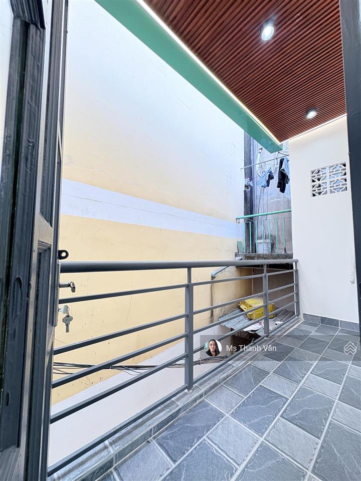 Chính chủ bán nàh lạc long quân trung tâm q 11 đầm sen 1 trêt 1 lầu 2pn 2wc giá 3ty ***