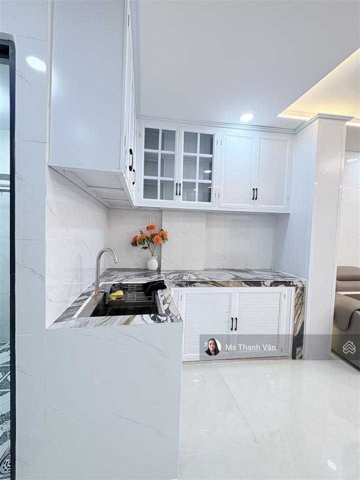 Chính chủ bán nàh lạc long quân trung tâm q 11 đầm sen 1 trêt 1 lầu 2pn 2wc giá 3ty ***