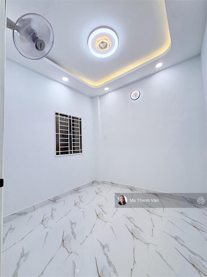 Chính chủ bán nàh lạc long quân trung tâm q 11 đầm sen 1 trêt 1 lầu 2pn 2wc giá 3ty ***