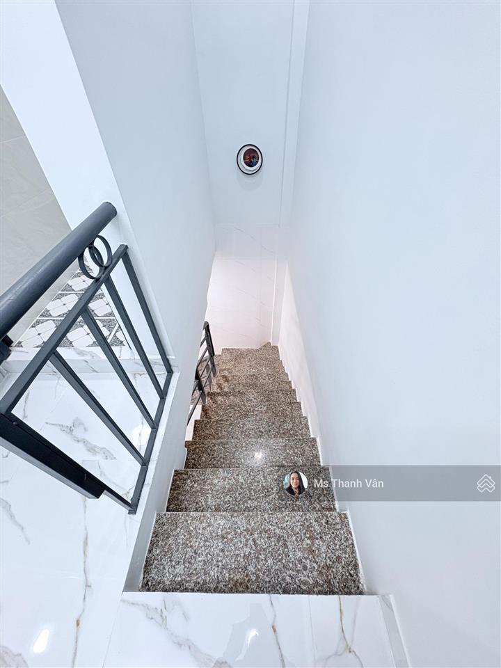 Chính chủ bán nàh lạc long quân trung tâm q 11 đầm sen 1 trêt 1 lầu 2pn 2wc giá 3ty ***