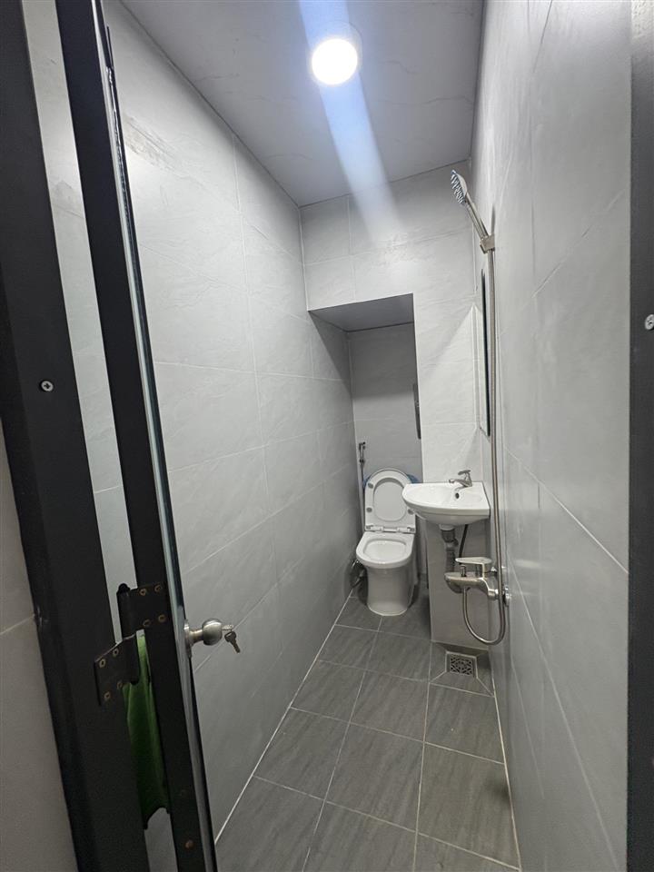 Chính chủ bán nhà quận 5 hẻm rộng khu vị trí vàng giá rẻ 5,88 tỷ sổ hồng 2 lầu 3x10m  0938 295 ***