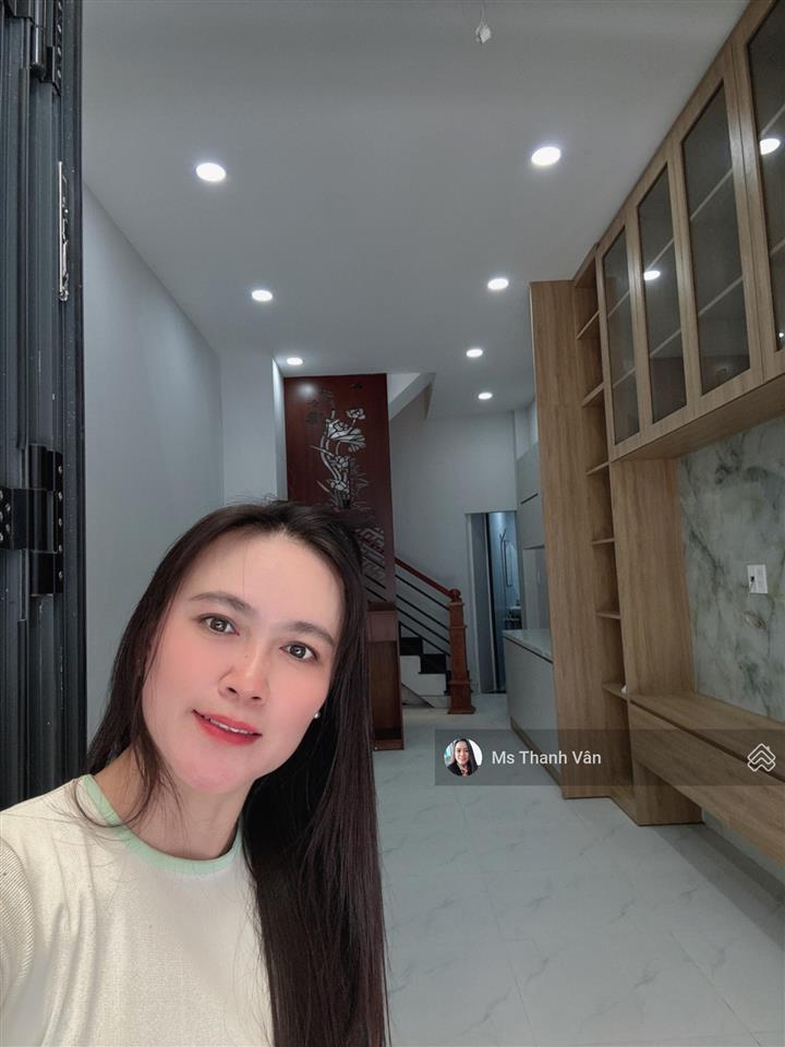 Chính chủ bán nhà quận 5 hẻm rộng khu vị trí vàng giá rẻ 5,88 tỷ sổ hồng 2 lầu 3x10m  0938 295 ***