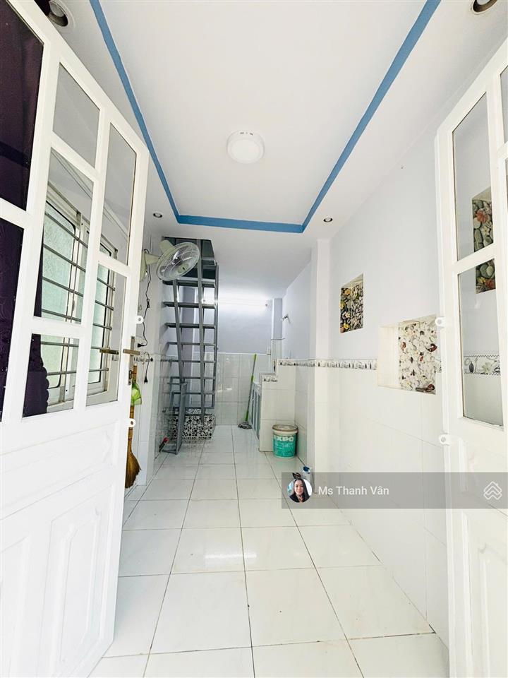 Bán nhà chính chủ 1ty699 trueu có sổ hồng vay đc 500 triệu nhà 1 lầu nhà mới sơn 2x5m có bancon rộn
