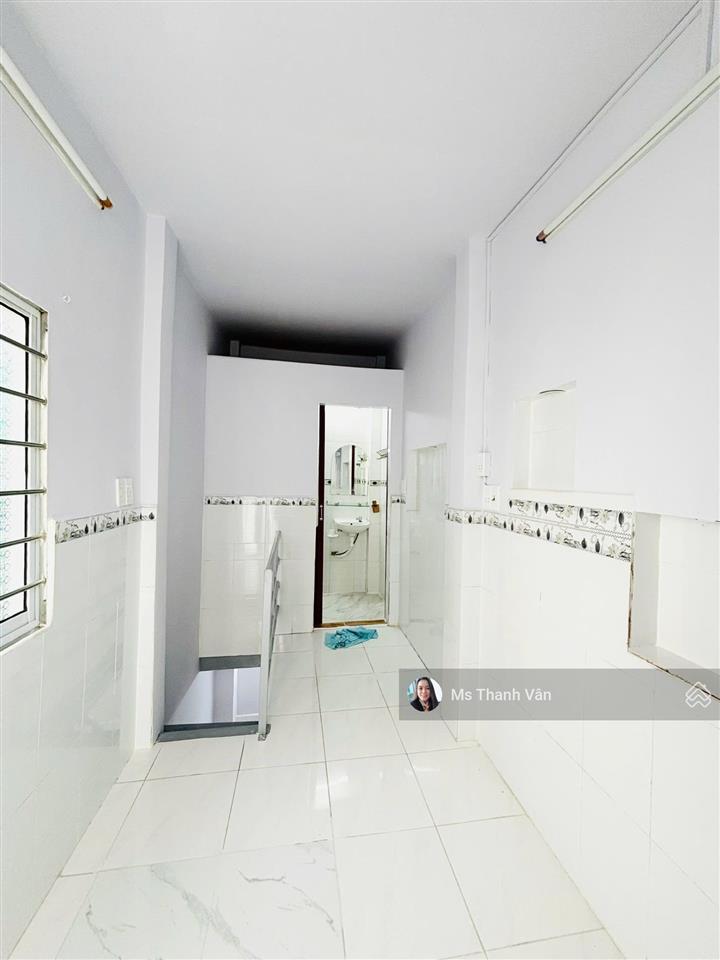 Bán nhà chính chủ 1ty699 trueu có sổ hồng vay đc 500 triệu nhà 1 lầu nhà mới sơn 2x5m có bancon rộn