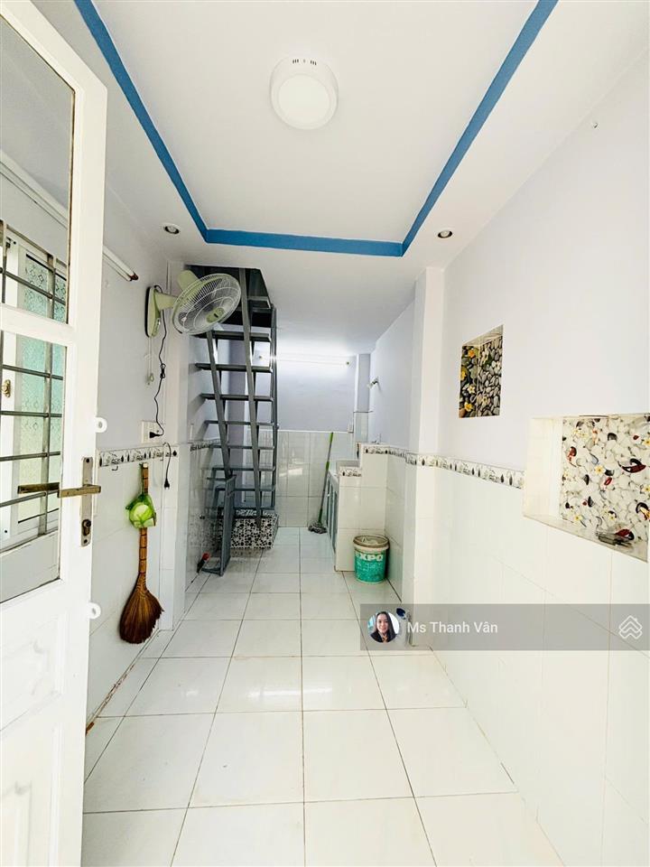 Bán nhà chính chủ 1ty699 trueu có sổ hồng vay đc 500 triệu nhà 1 lầu nhà mới sơn 2x5m có bancon rộn