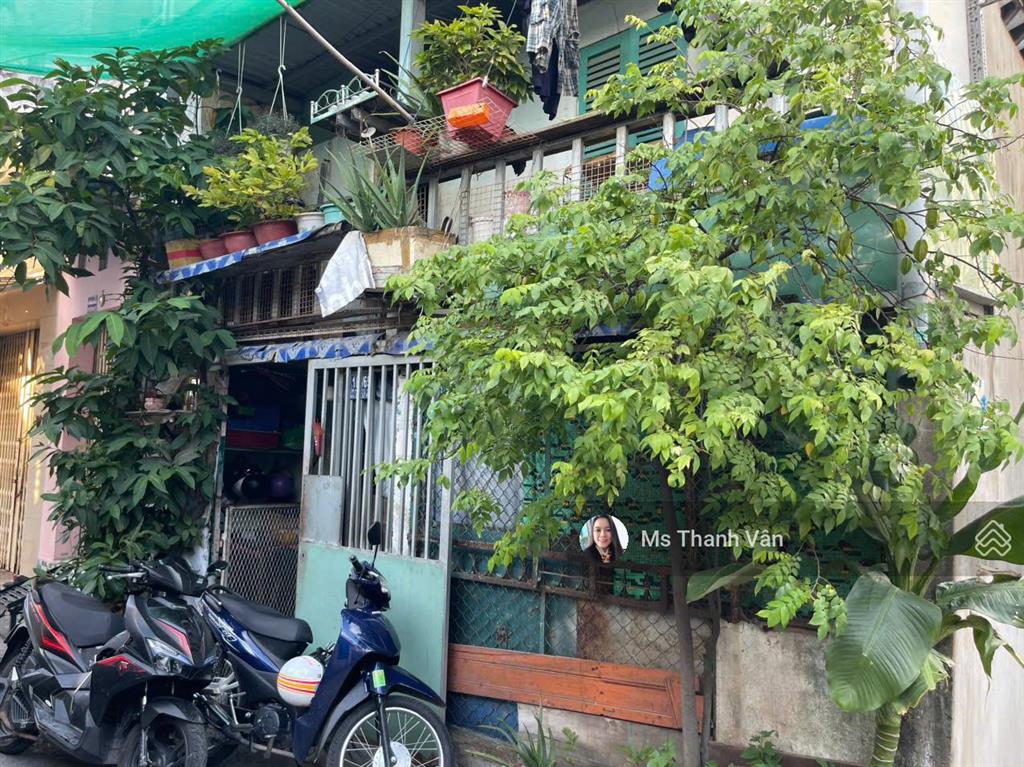 Q6 gần q5 mất 5p mà 3dd8 hạ 500 rgần 40m2 đất hẻm xe hơi shr 0938 295 *** xem nhà giá hời q6 bà hôm