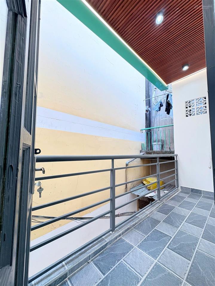 Chủ bán nhà trung tâm q11 lạc long quân 3ty750 ở liền khách ơi 3,7x9m 1 lầu thui mới lém 0938 295 ***