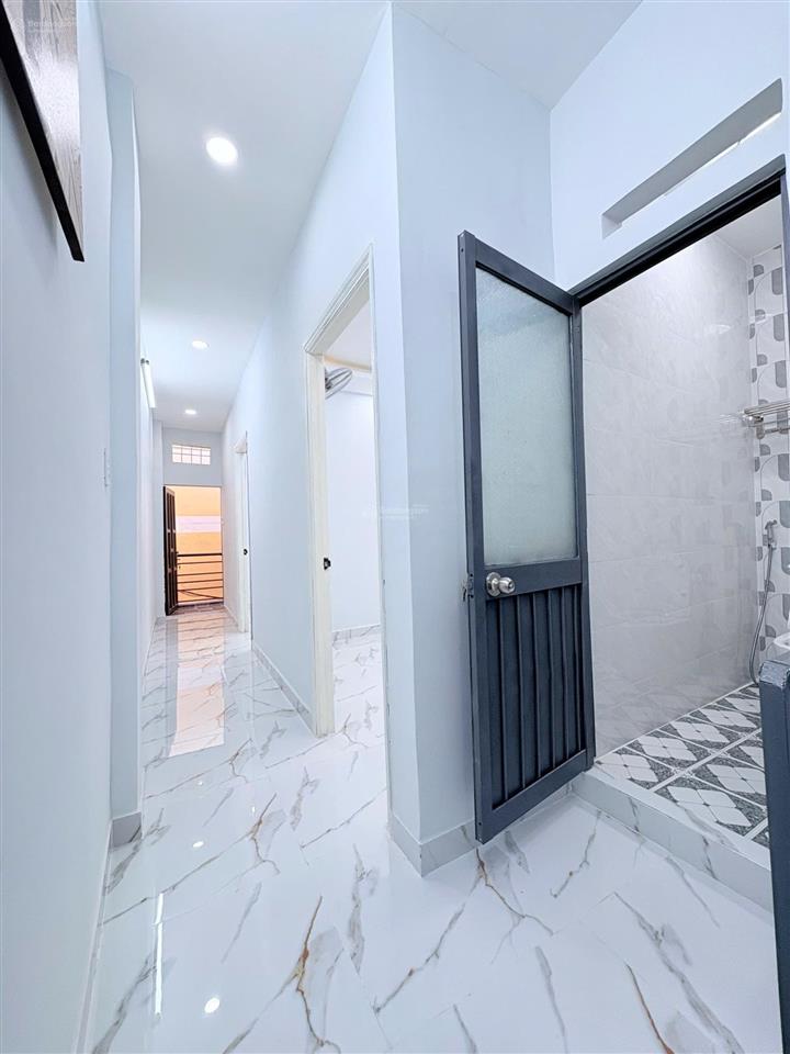 Chủ bán nhà trung tâm q11 lạc long quân 3ty750 ở liền khách ơi 3,7x9m 1 lầu thui mới lém 0938 295 ***