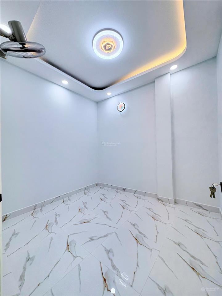 Chủ bán nhà trung tâm q11 lạc long quân 3ty750 ở liền khách ơi 3,7x9m 1 lầu thui mới lém 0938 295 ***