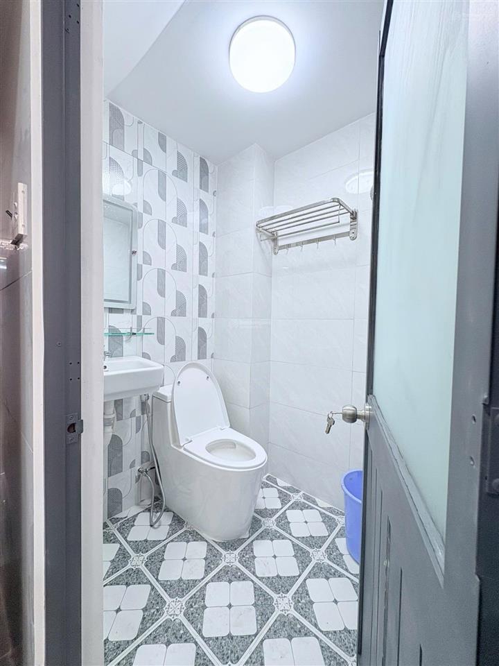 Chủ bán nhà trung tâm q11 lạc long quân 3ty750 ở liền khách ơi 3,7x9m 1 lầu thui mới lém 0938 295 ***