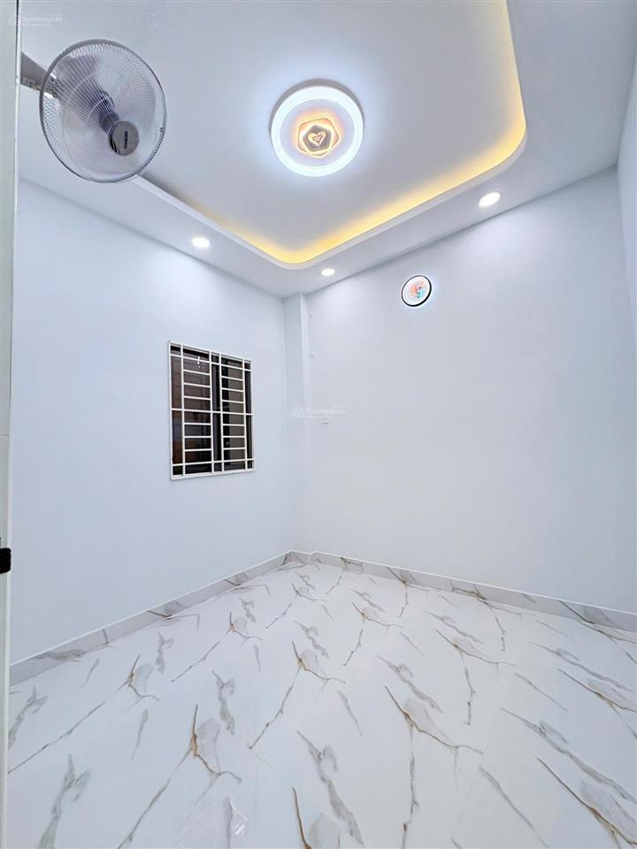 Chủ bán nhà trung tâm q11 lạc long quân 3ty750 ở liền khách ơi 3,7x9m 1 lầu thui mới lém 0938 295 ***