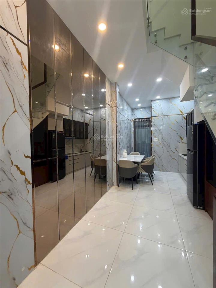 Chủ bán gấp 5.9ty sổ hồng nhà 4 lầu phạm văn chí q6 hẻm xe hơi thông ngay siu thị satra 0938 295 ***