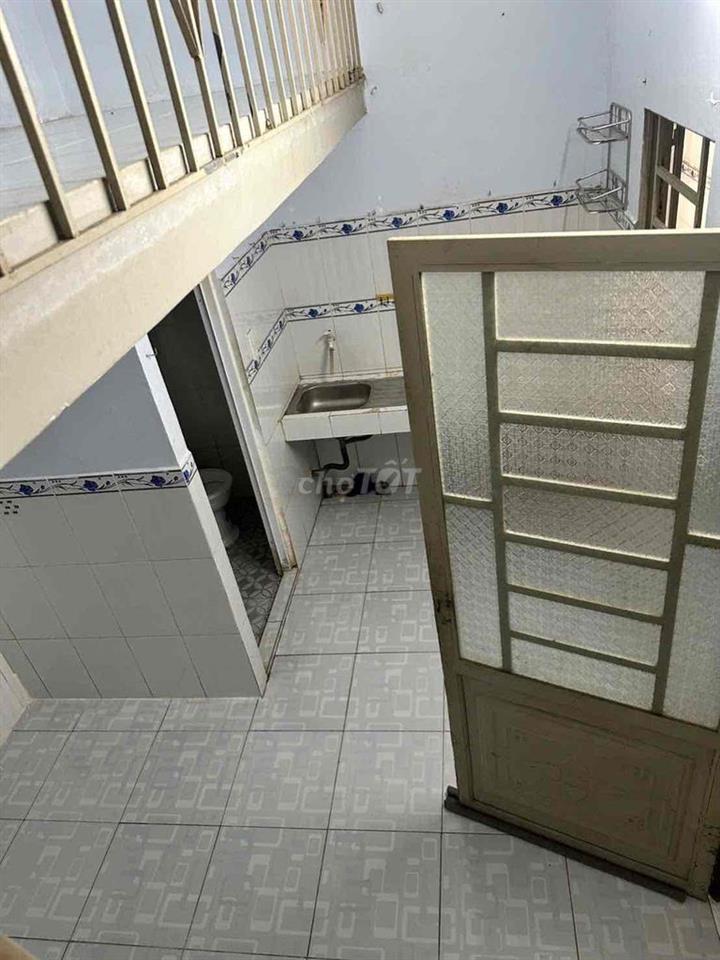 chính chủ cần bán nhà hẻm 2 sẹc, 1 trệt 1 lầu có 10phòng trọ