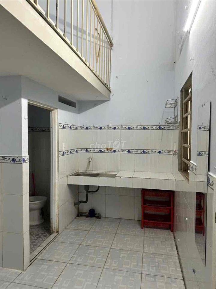 bán nhà 1 trệt 1 lầu có sẵn 10 phòng trọ