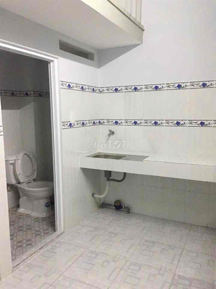 bán nhà 1 trệt 1 lầu có sẵn 10 phòng trọ