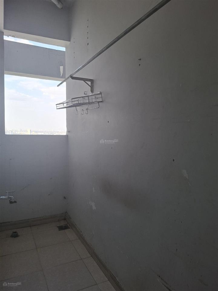 Bán gấp căn hộ 54m2 2pn 1ty4,sổ hồng sang tên ngay. c/c hqc plaza. cách q1 25p. hỗ trợ vay nh.