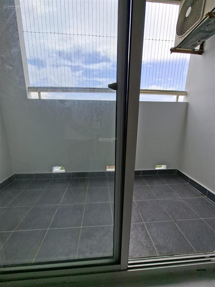 Bán gấp căn hộ hqc 2pn 1,85 tỷ 69m2 sổ hồng lâu dài ngay chợ bình điền, q8. đi q1 hết 25p