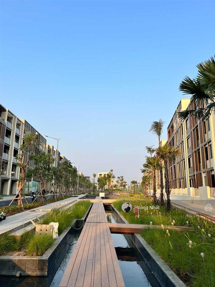Cho thuê căn nhà phố 5 tầng soho tại trung tâm global city, công viên city park, đường đua gokart