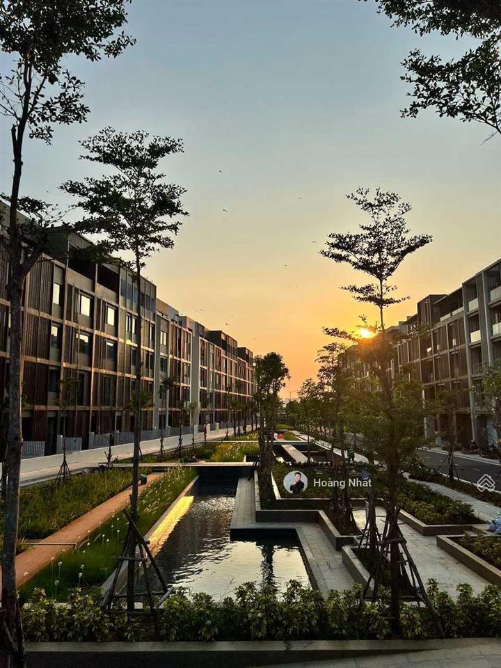 Cho thuê căn nhà phố 5 tầng soho tại trung tâm global city, công viên city park, đường đua gokart