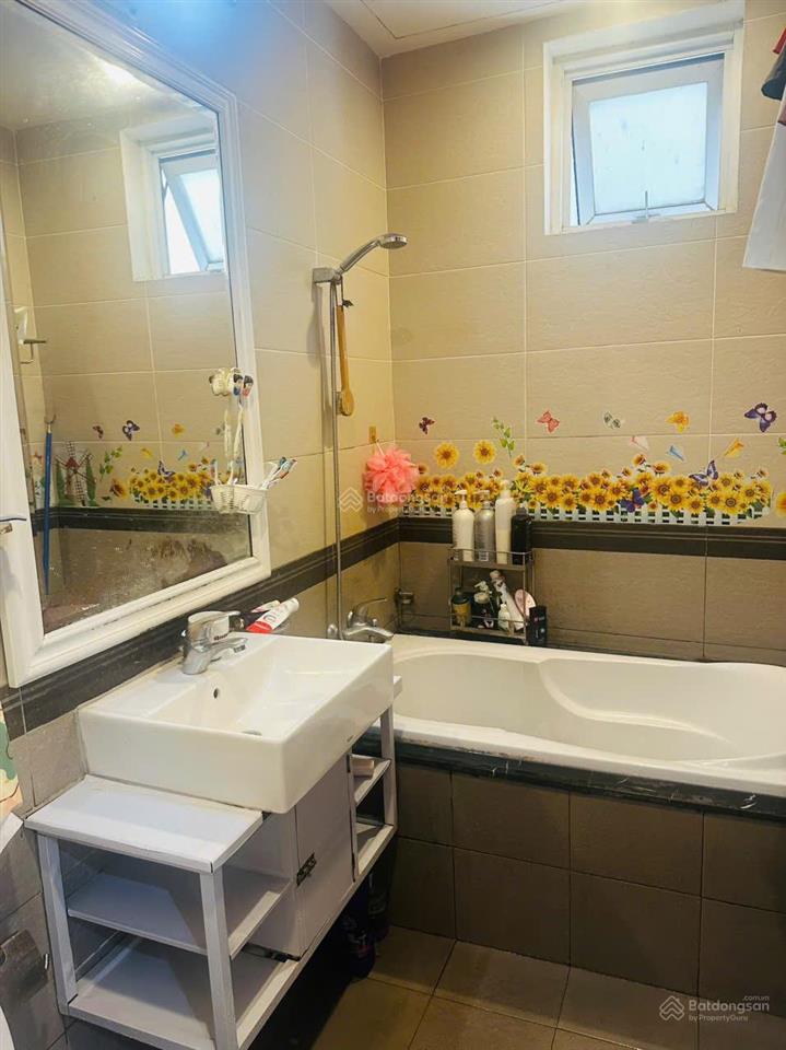 Cần bán gấp căn 2pn có ban công phòng khách himlam riverside, view thoáng mát, xanh