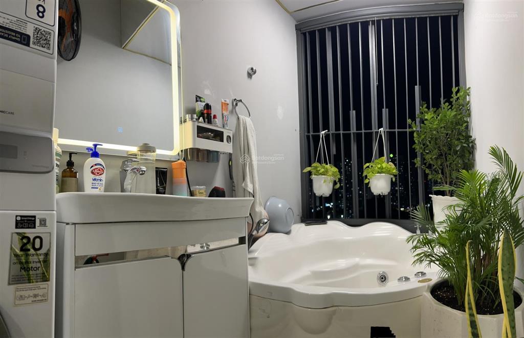 Căn hộ góc 53m2 b1 lầu cao, đẹp lavida plus  view nhìn bể bơi và sông lớn trước mặt