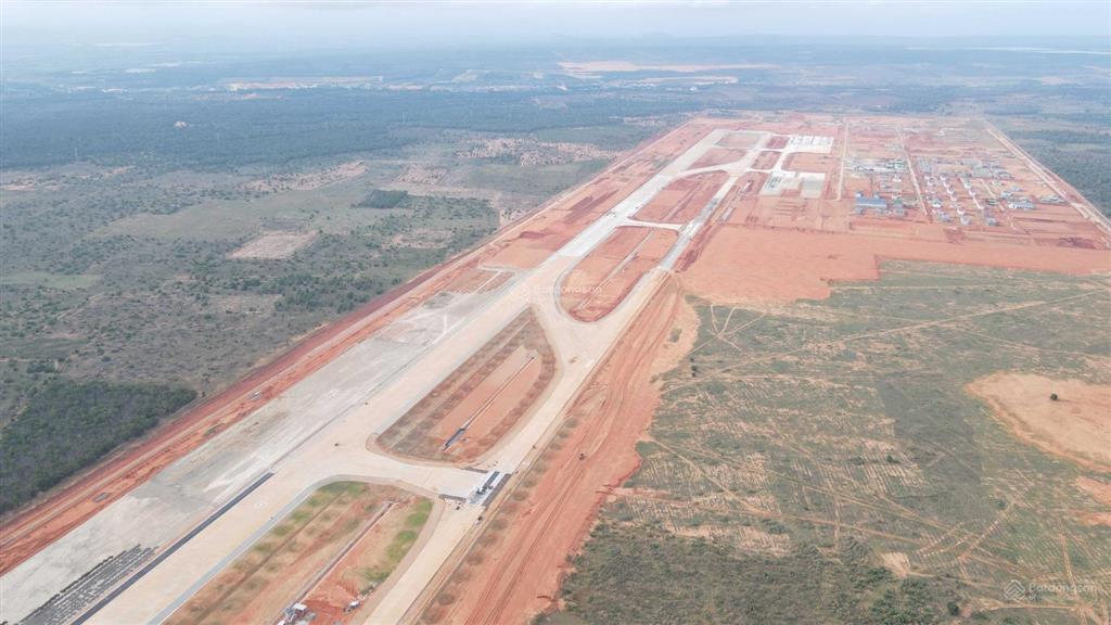 Đất diện tích lớn vuông vức gần sân bay phan thiết, mt 30m, 0947 462 ***