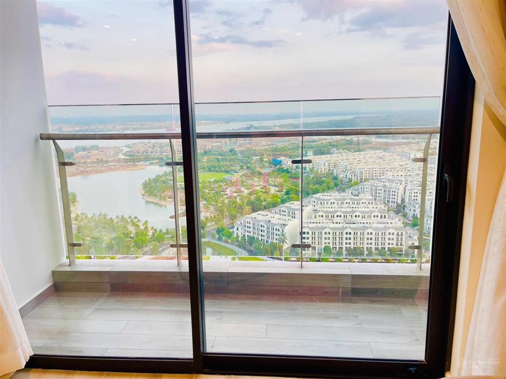 Cho thuê 2pn full nt, 15 tr/tháng. 2pn view sông, công viên & pháo hoa tại masteri centre point