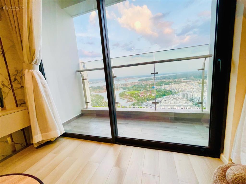 Cho thuê 2pn full nt, 15 tr/tháng. 2pn view sông, công viên & pháo hoa tại masteri centre point