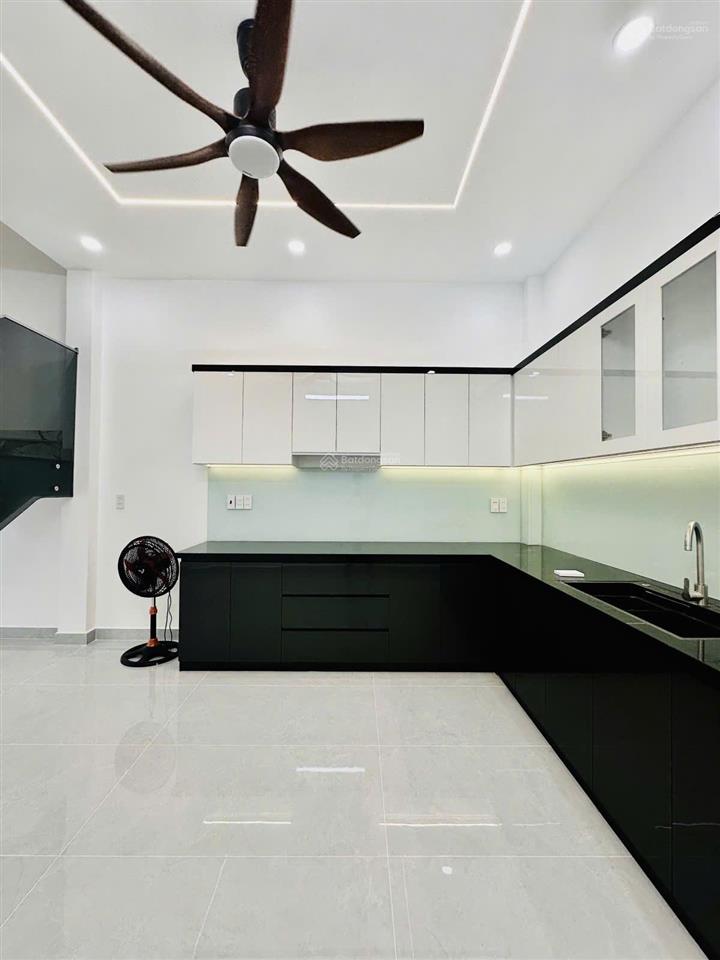 Nhà đẹp 4pn 5wc mới, hẻm xe hơi tránh nhau. giá chỉ 9,95 tỷ thương lượng thiện chí