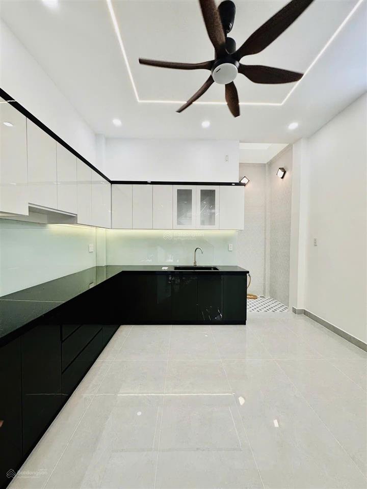 Nhà đẹp 4pn 5wc mới, hẻm xe hơi tránh nhau. giá chỉ 9,95 tỷ thương lượng thiện chí