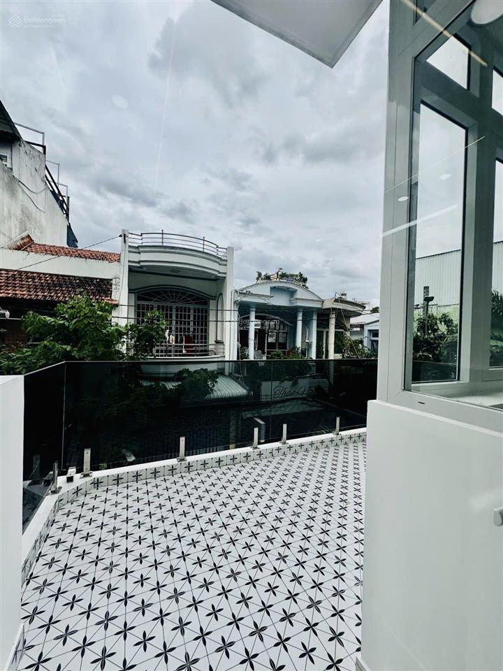 Nhà đẹp 4pn 5wc mới, hẻm xe hơi tránh nhau. giá chỉ 9,95 tỷ thương lượng thiện chí