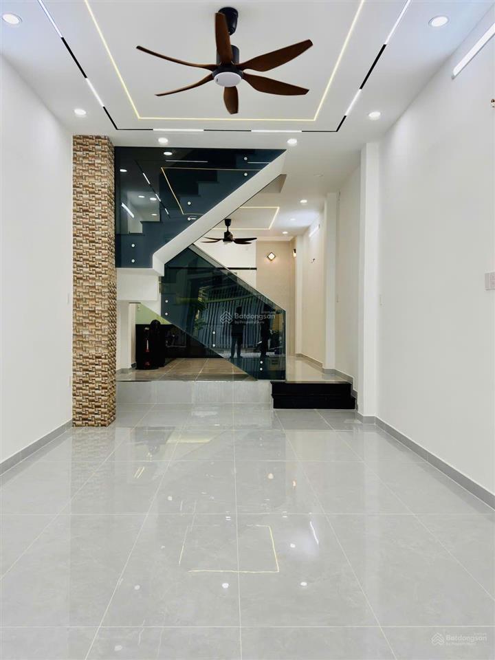 Nhà đẹp 4pn 5wc mới, hẻm xe hơi tránh nhau. giá chỉ 9,95 tỷ thương lượng thiện chí