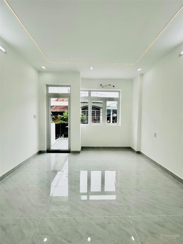 Nhà đẹp 4pn 5wc mới, hẻm xe hơi tránh nhau. giá chỉ 9,95 tỷ thương lượng thiện chí